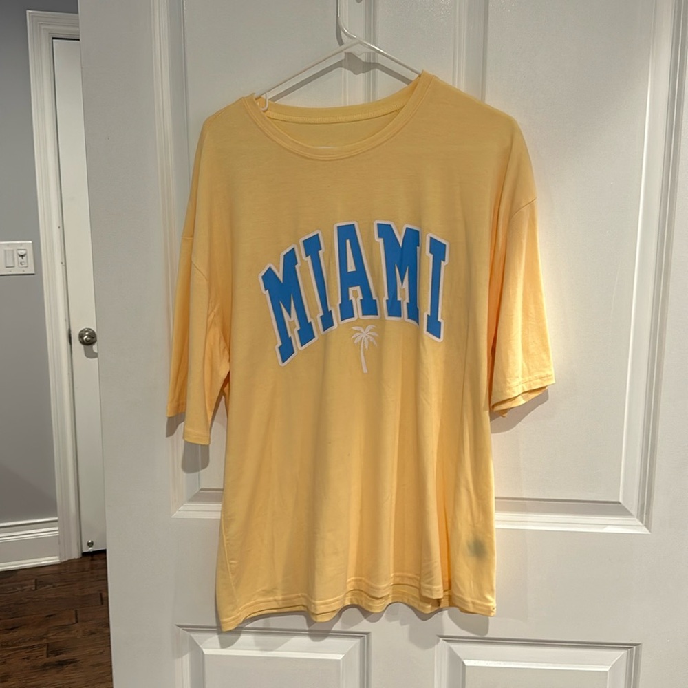 Oversized women’s Miami tee